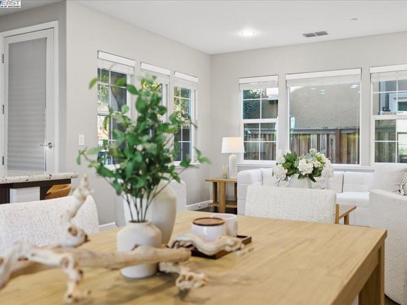 1504 Middle Ln, Hayward CA 94545