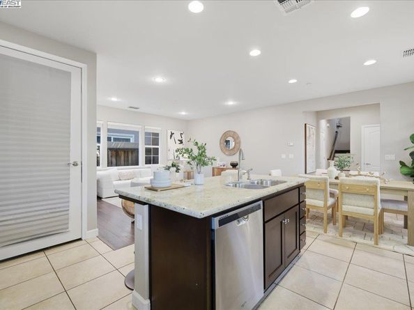 1504 Middle Ln, Hayward CA 94545