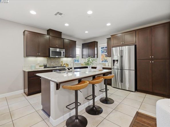 1504 Middle Ln, Hayward CA 94545