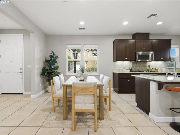 1504 Middle Ln, Hayward CA 94545