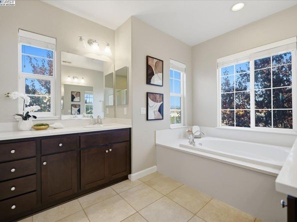 1504 Middle Ln, Hayward CA 94545