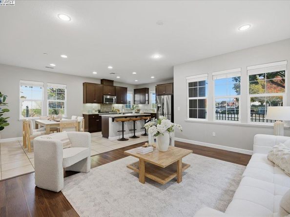 1504 Middle Ln, Hayward CA 94545