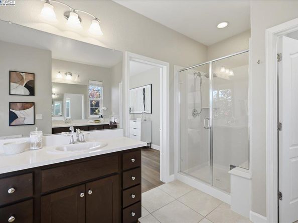 1504 Middle Ln, Hayward CA 94545