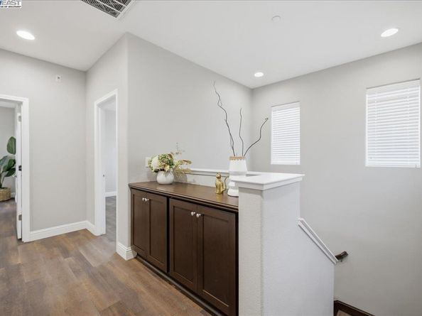 1504 Middle Ln, Hayward CA 94545