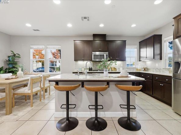 1504 Middle Ln, Hayward CA 94545