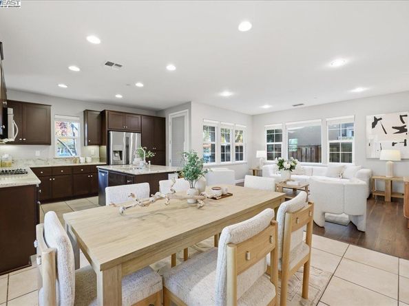 1504 Middle Ln, Hayward CA 94545