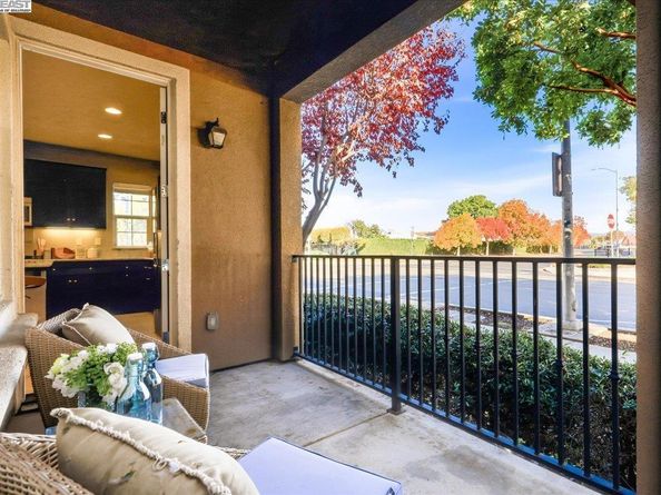 1504 Middle Ln, Hayward CA 94545