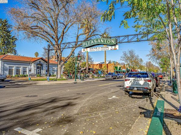 297 Del Valle Ct, Pleasanton CA 94566