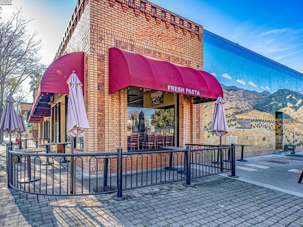 297 Del Valle Ct, Pleasanton CA 94566