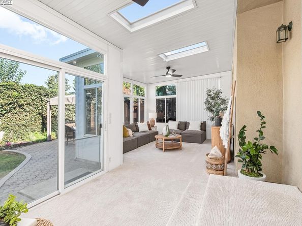 297 Del Valle Ct, Pleasanton CA 94566