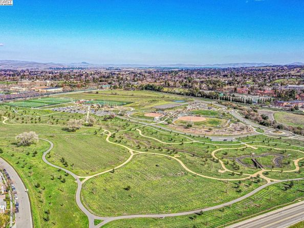 297 Del Valle Ct, Pleasanton CA 94566