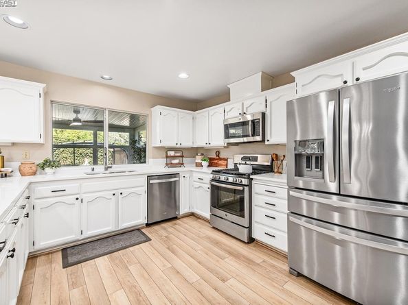 297 Del Valle Ct, Pleasanton CA 94566