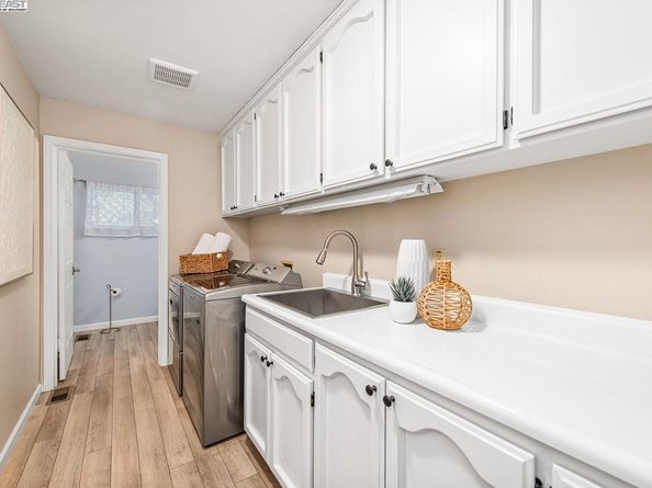 297 Del Valle Ct, Pleasanton CA 94566