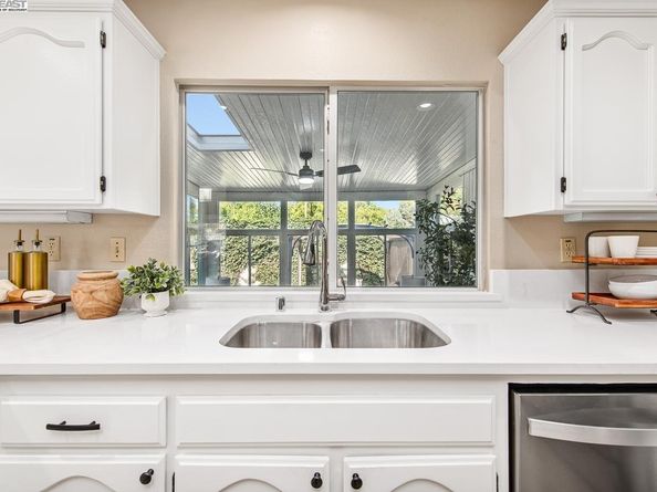 297 Del Valle Ct, Pleasanton CA 94566