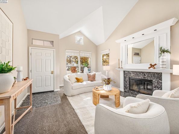 297 Del Valle Ct, Pleasanton CA 94566