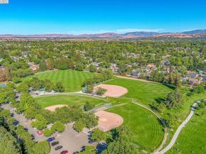 297 Del Valle Ct, Pleasanton CA 94566