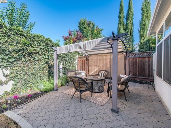 297 Del Valle Ct, Pleasanton CA 94566