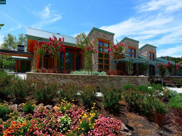 2748 Ptarmigan Dr. 6, Walnut Creek CA 94595