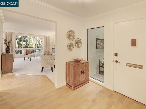 2748 Ptarmigan Dr. 6, Walnut Creek CA 94595