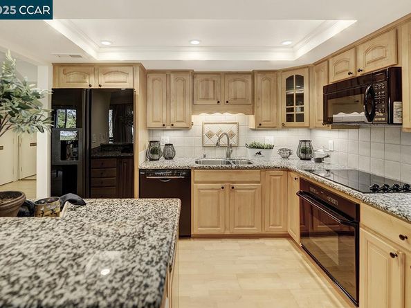 2748 Ptarmigan Dr. 6, Walnut Creek CA 94595