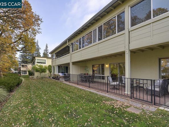 2748 Ptarmigan Dr. 6, Walnut Creek CA 94595