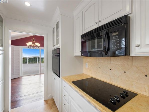 5161 Saddle Brook Dr, Oakland CA 94619