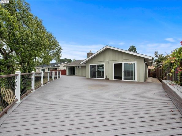 5161 Saddle Brook Dr, Oakland CA 94619