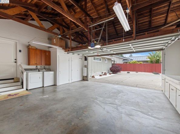 5161 Saddle Brook Dr, Oakland CA 94619