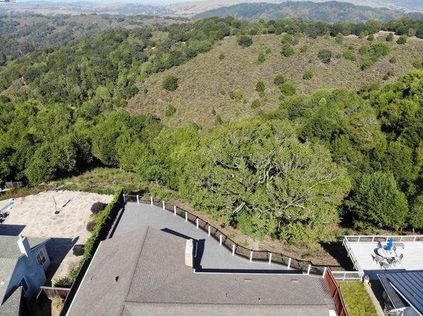 5161 Saddle Brook Dr, Oakland CA 94619