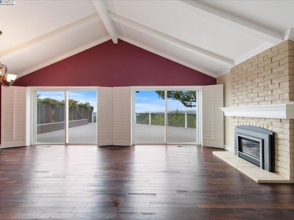 5161 Saddle Brook Dr, Oakland CA 94619