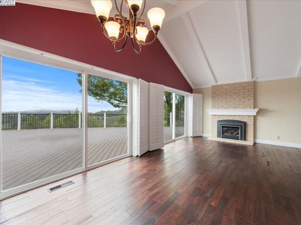 5161 Saddle Brook Dr, Oakland CA 94619