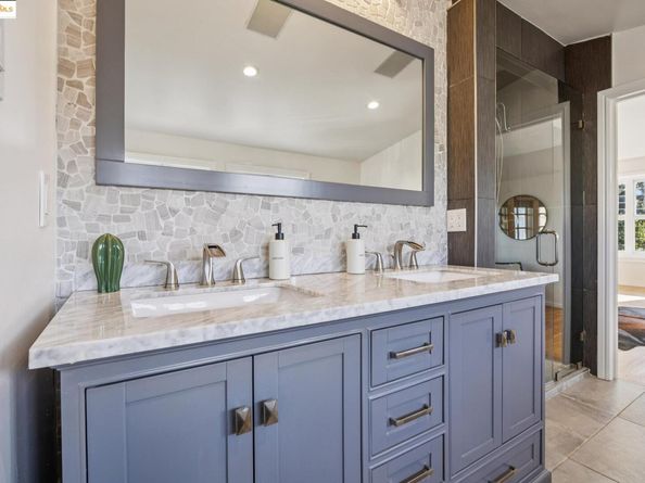 2749 E 17Th St, Oakland CA 94601