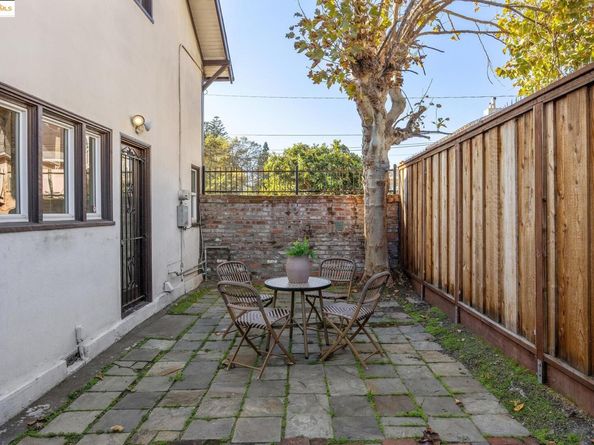 2749 E 17Th St, Oakland CA 94601