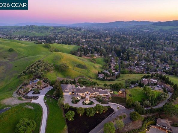 251 Santiago Ln, Danville CA 94526