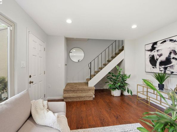 27864 Hummingbird Ct, Hayward CA 94545
