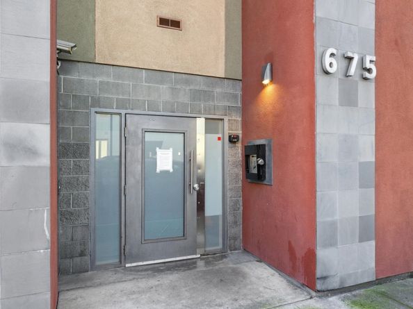 675 8Th St 10, Oakland CA 94607