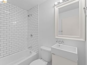 769 17th St, Oakland CA 94612