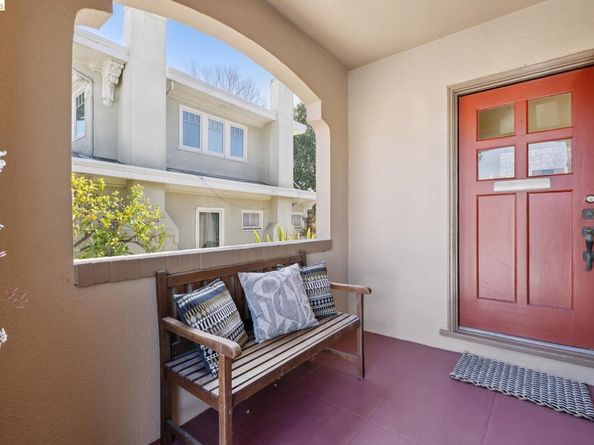 715 Hillgirt Cir, Oakland CA 94610