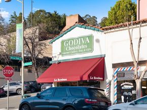 5701 Snake Rd, Oakland CA 94611