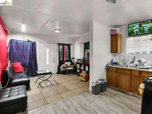 1090 70Th Ave, Oakland CA 94621