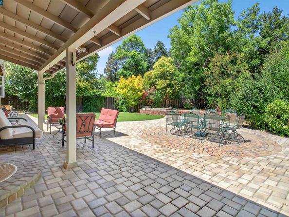 1 Vista Del Moraga, Orinda CA 94563
