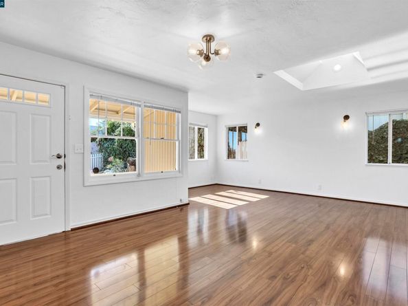 948 Jones Ave, Pinole CA 94564
