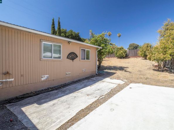 948 Jones Ave, Pinole CA 94564
