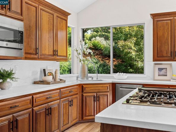 21 Monte Crest Ct., Walnut Creek CA 94595