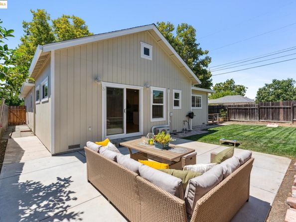 1865 Overhill Rd, Concord CA 94520
