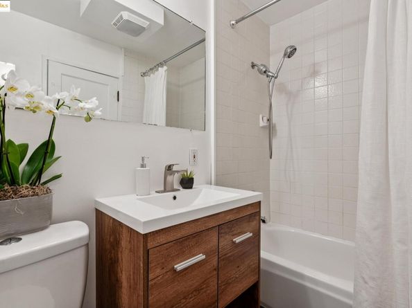 1865 Overhill Rd, Concord CA 94520