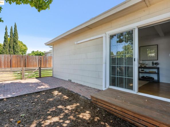 1865 Overhill Rd, Concord CA 94520