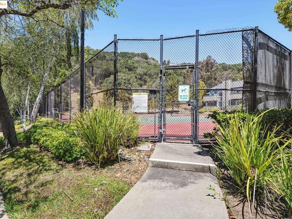 630 Canyon Oaks Dr B, Oakland CA 94605