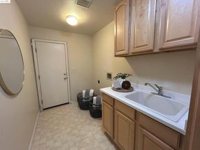 8040 Kelok Way, Clayton CA 94517