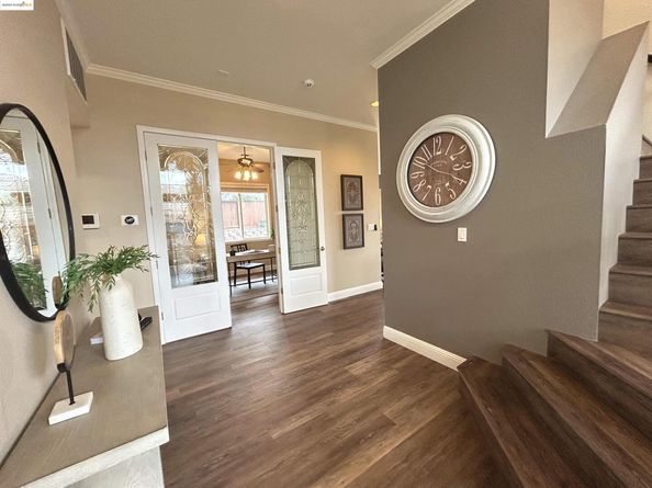 8040 Kelok Way, Clayton CA 94517
